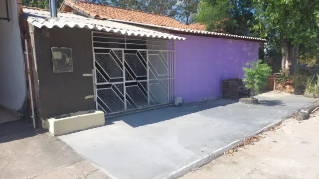 ALUGA-SE CASA ACONCHEGANTE E PRÁTICA 🏡Ideal para quem busca conforto, segurança e um bom espaço ao ar livre!