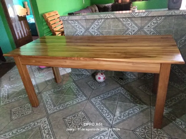 Mesa de madeira com 6 cadeiras em jauru