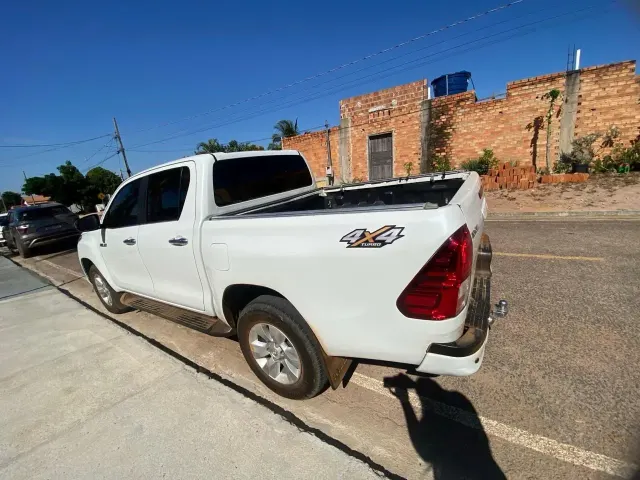 Hilux Toyota CD low m 4FD