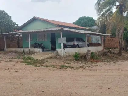 Casa Escriturada à Venda em Esquina Comercial