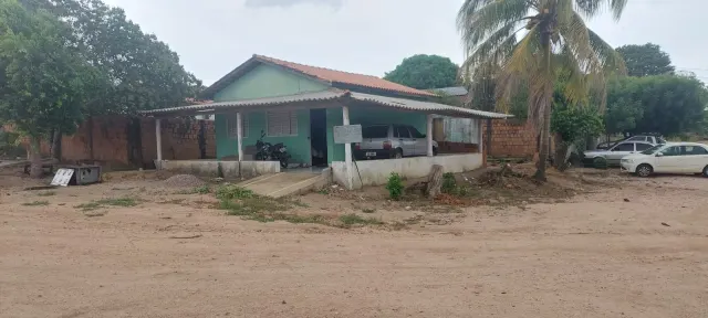 Casa Escriturada à Venda em Esquina Comercial