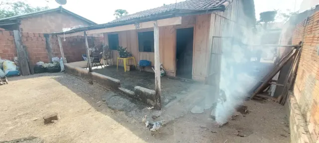 Casa à venda com Terreno enorme - ideal para ampliação ou construção