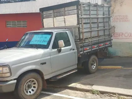 🚨 LINDA CAMIONETE FORD F1000 À VENDA! Perfeita para Sítio e Trabalho! 🚨