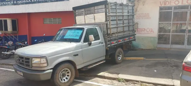 🚨 LINDA CAMIONETE FORD F1000 À VENDA! Perfeita para Sítio e Trabalho! 🚨