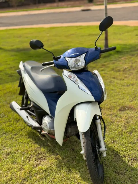 MOTOS