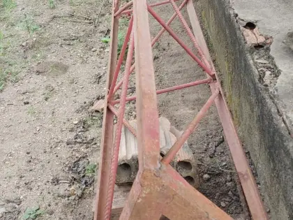 Torre Triangular Treliçada de 12 Metros para Internet / Antenas